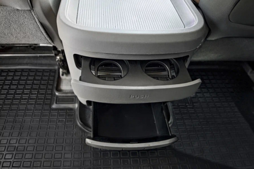 Image Hyundai Staria (6 мест)21