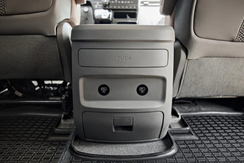 Image Hyundai Staria (6 мест)22