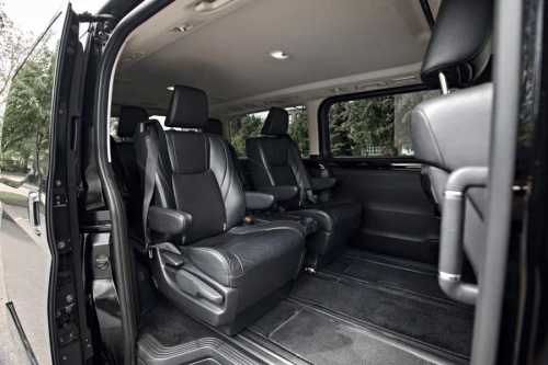 Image Toyota HiAce VIP (5 мест)10
