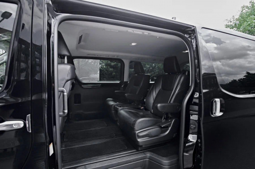 Image Toyota HiAce VIP (5 мест)14