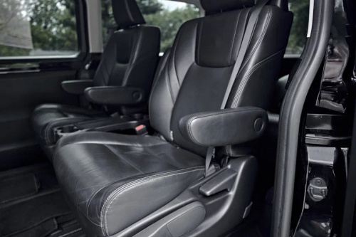 Image Toyota HiAce VIP (5 мест)15