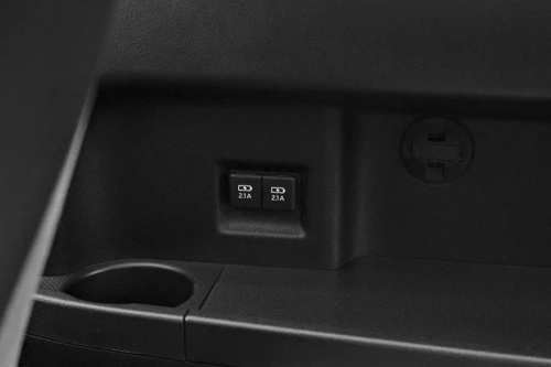 Image Toyota HiAce VIP (5 мест)23