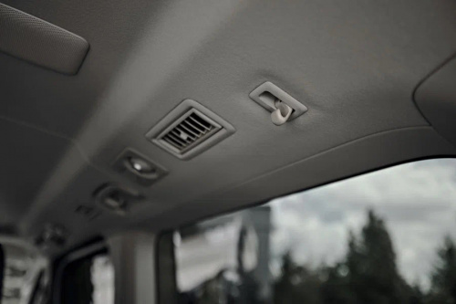 Image Toyota HiAce VIP (5 мест)25