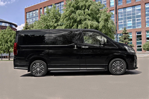 Image Toyota HiAce VIP (5 мест)9